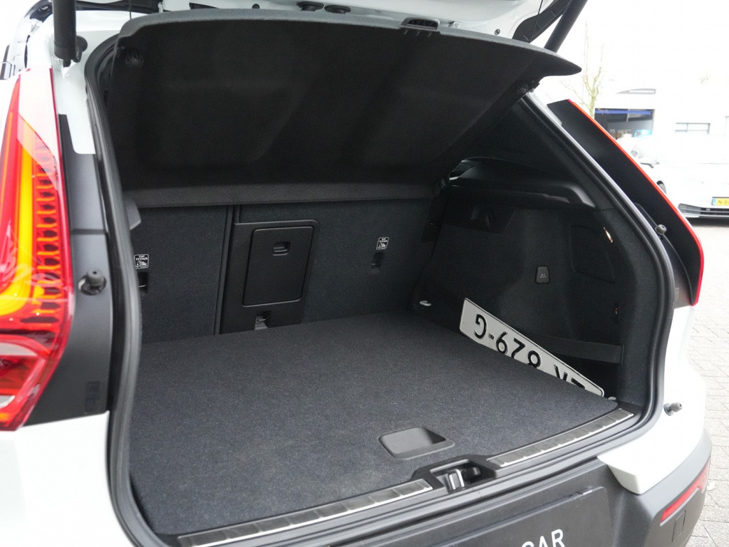 Volvo XC40 t4 190pk r-design| panodak| 360camera| 20''inch| navi| 2 zone cl