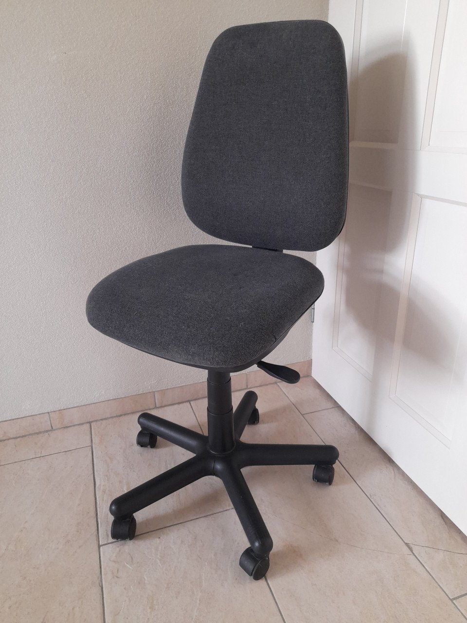 Verstelbare bureaustoel ( in goede staat )