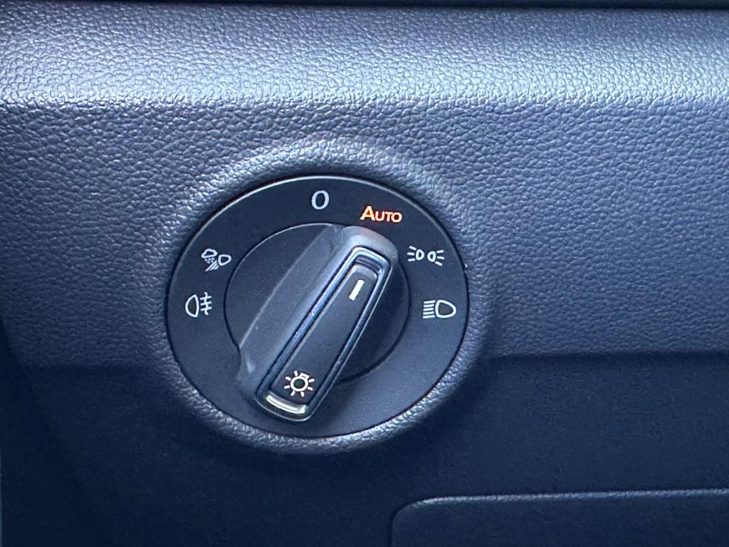 Volkswagen T-roc 1.5 tsi 150pk dsg style | trekhaak | navi | iq light | ada