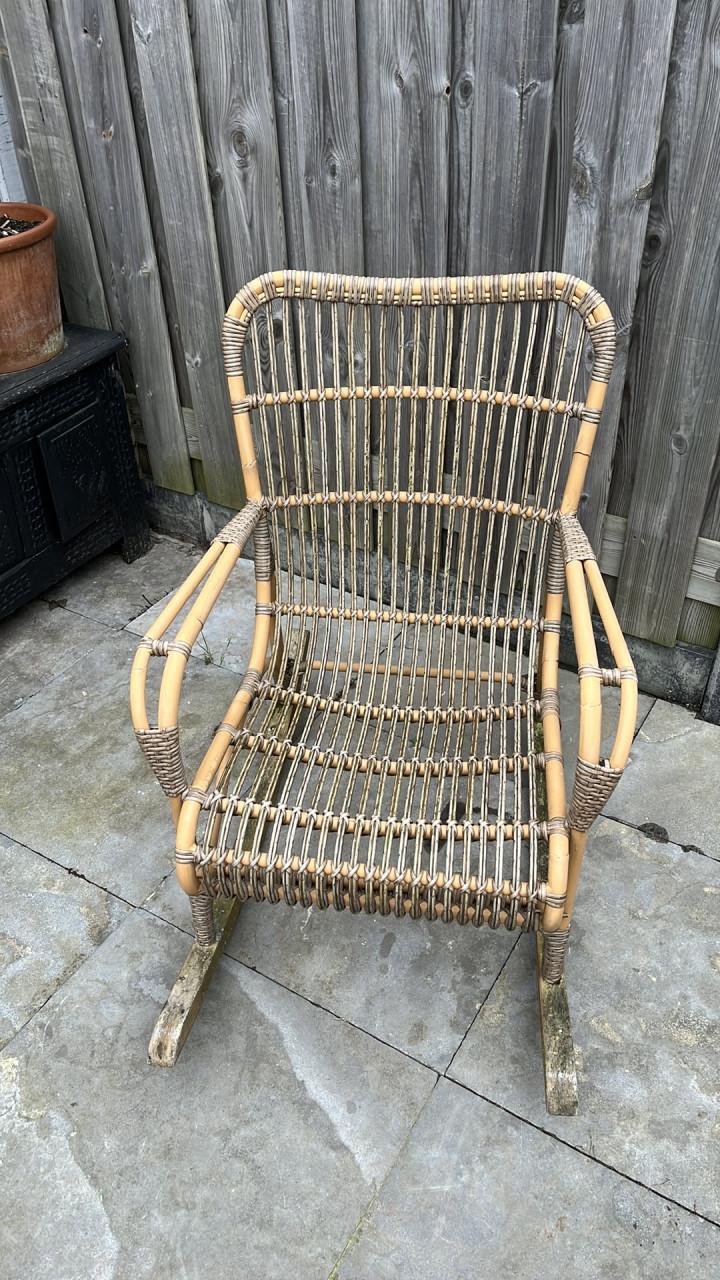 Rotan schommelstoel