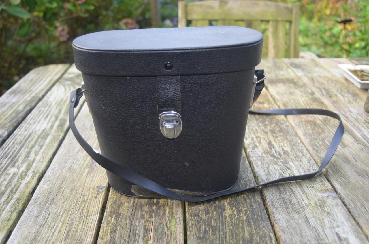 Chinon verrekijker met etui igst.