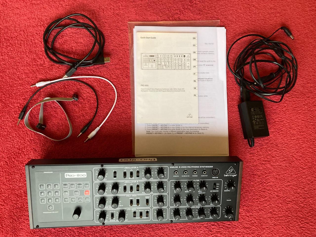 Behringer PRO-800 desktop synthesizer, werkelijk als nieuw