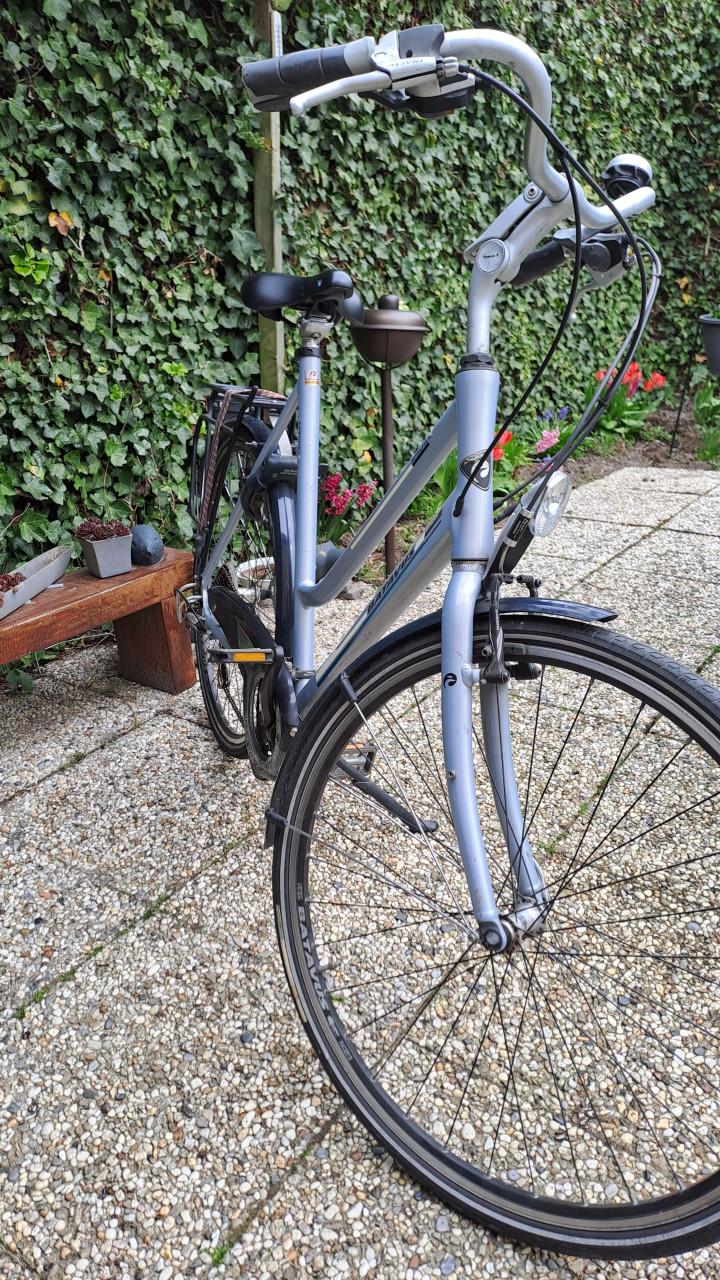 Batavus Apache damesfiets 27 versnellingen.