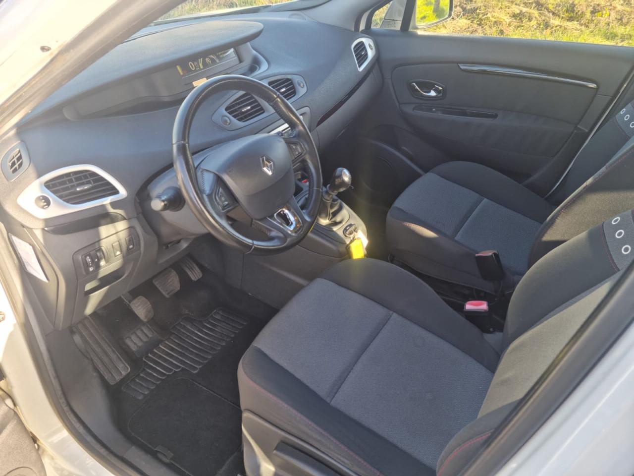 Hele mooie renault scenic 1.2tce bj 2013 172.000km