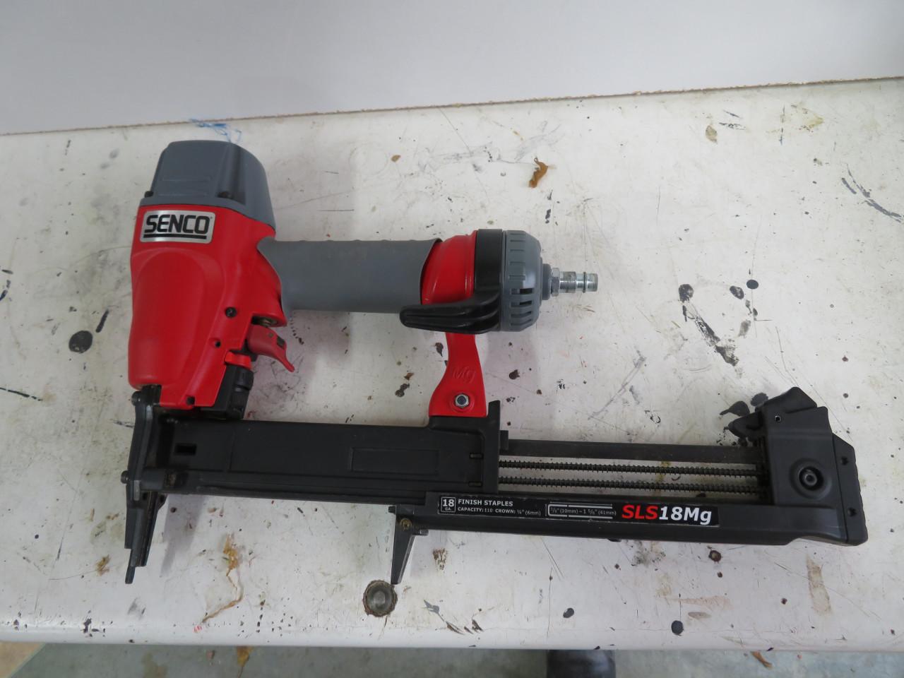 Mooi Pneumatisch Tackerset Senco met compressor en kitspuit