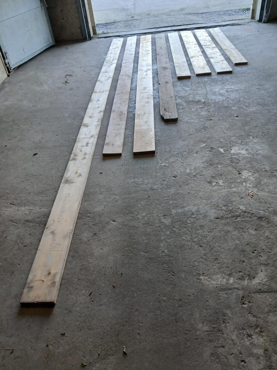 27 meter aan houten planken, steigerplanken.