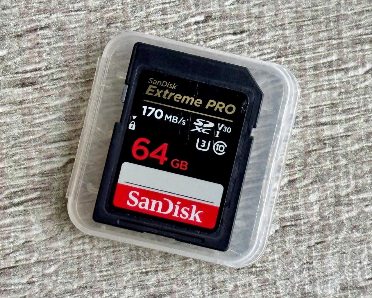 Canon R6 - 6000 clicks + 3 extra accu’s + 64GB geheugenkaart —- als nieuw