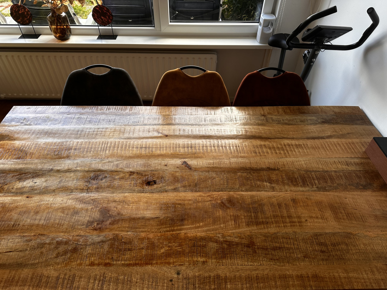 Eettafel hout met 6 stoelen + tv meubel