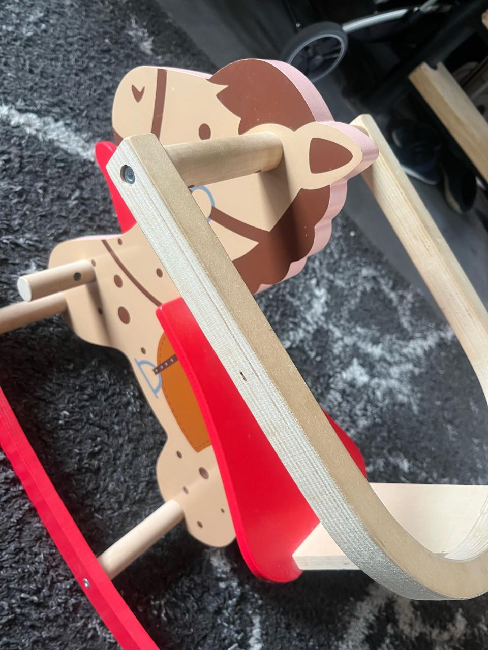 Houten schommelpaard – zo goed als nieuw!