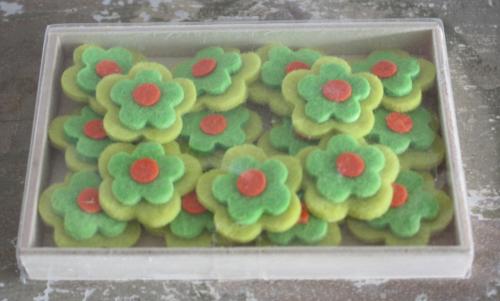 Nieuw in verpakking vilten bloemen stikkers