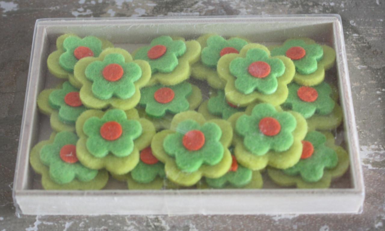 Nieuw in verpakking vilten bloemen stikkers