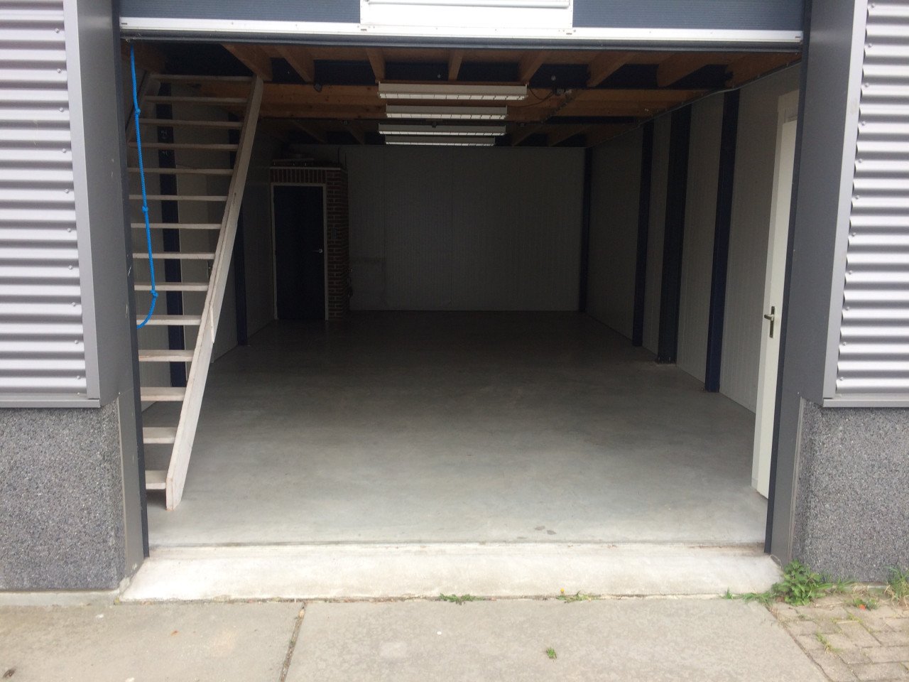 TE HUUR bedrijfsruimte / unit / loods / kantoor / opslag 100m2 voor 725 pm