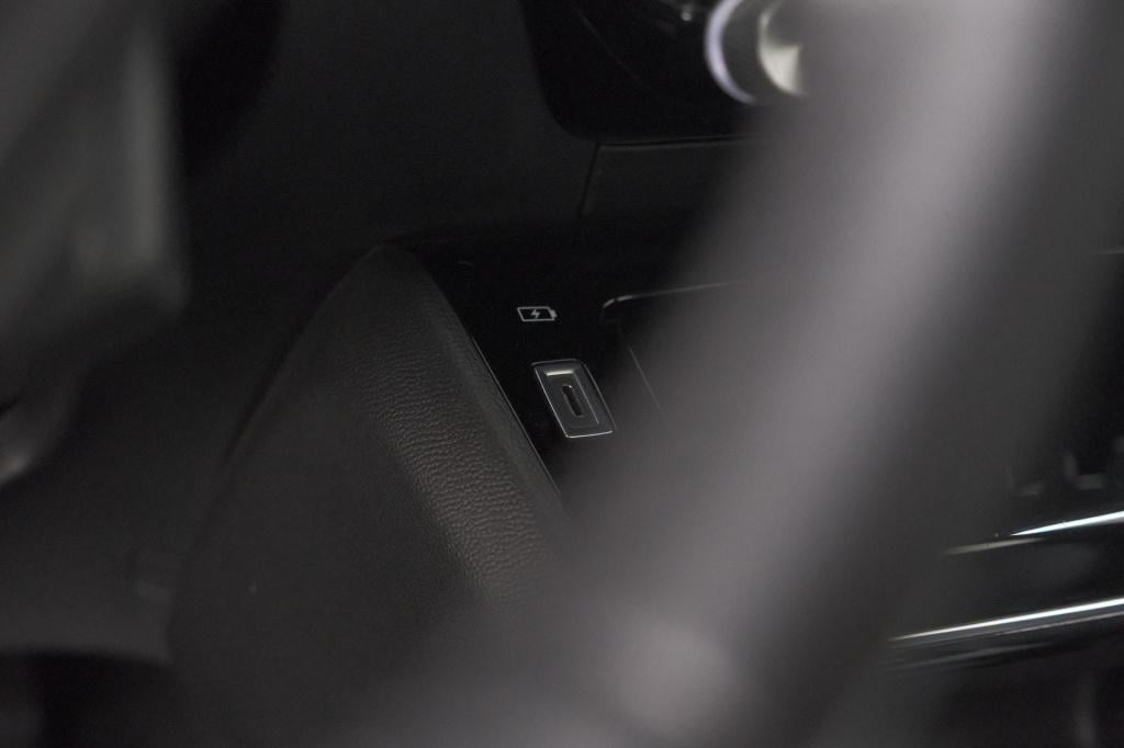 Peugeot 2008 puretech 130 eat8 allure | camera | navigatie | apple carplay 