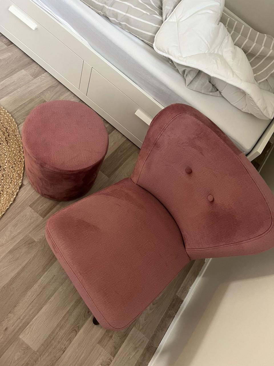 Suede, roze poef en stoeltje set