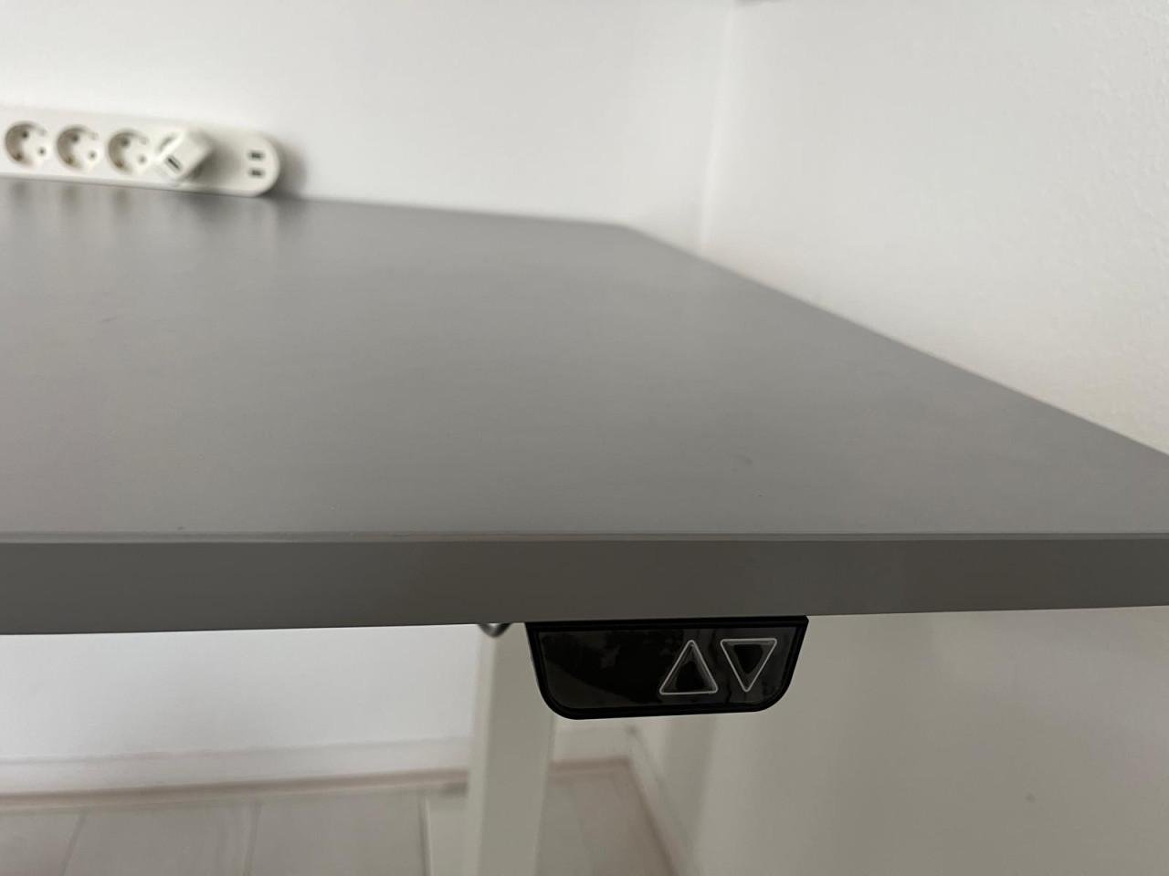 Verstelbaar bureau 140x80 van €299 voor €140