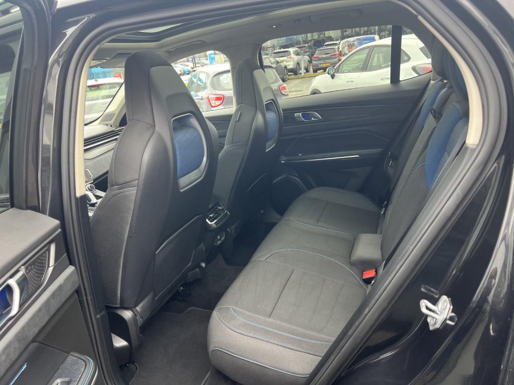 Lynk & Co 01 1.5 261pk phev plug inn hybrid ,black edition , pano dak,car p