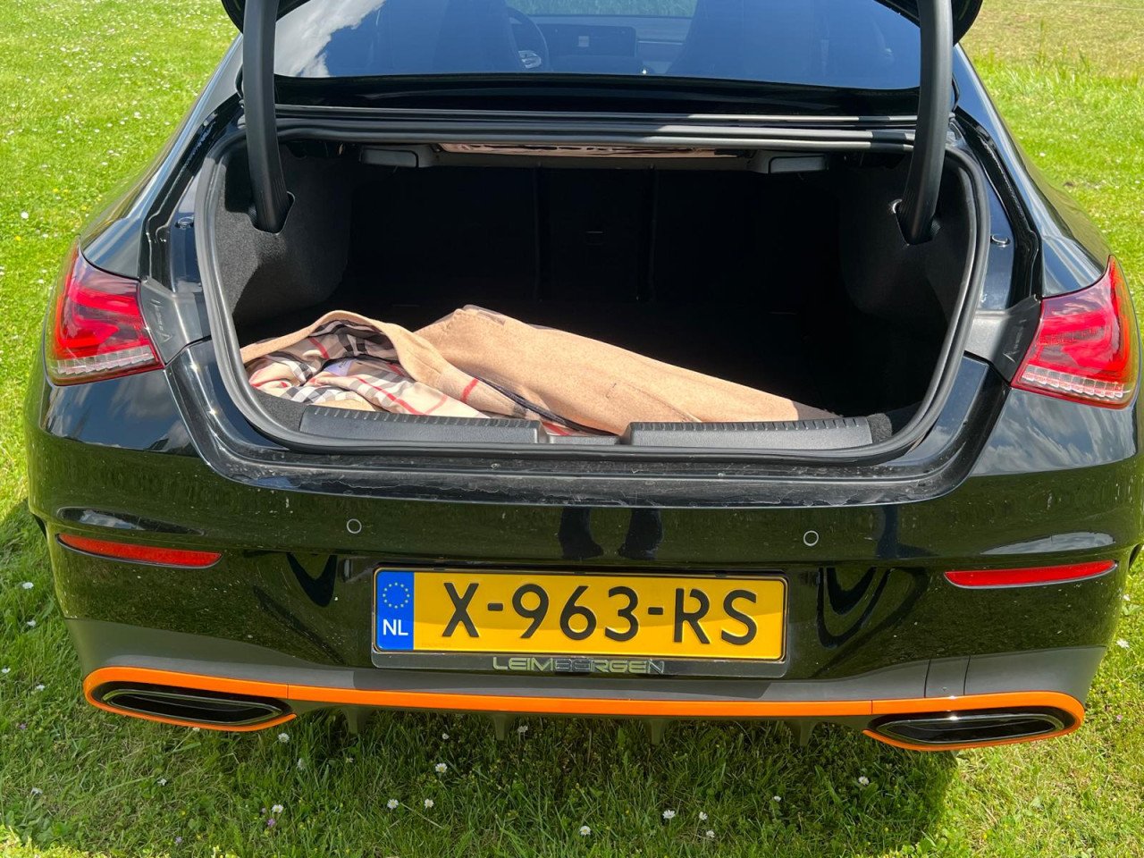 Mercedes cla orange edition