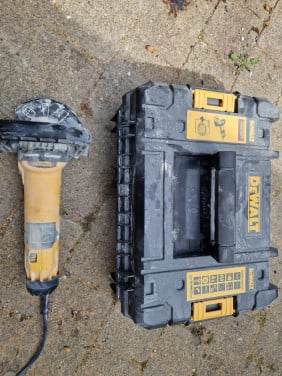 DeWALT DWE4257KT-QS 125mm betonschuurmachine 1.500W