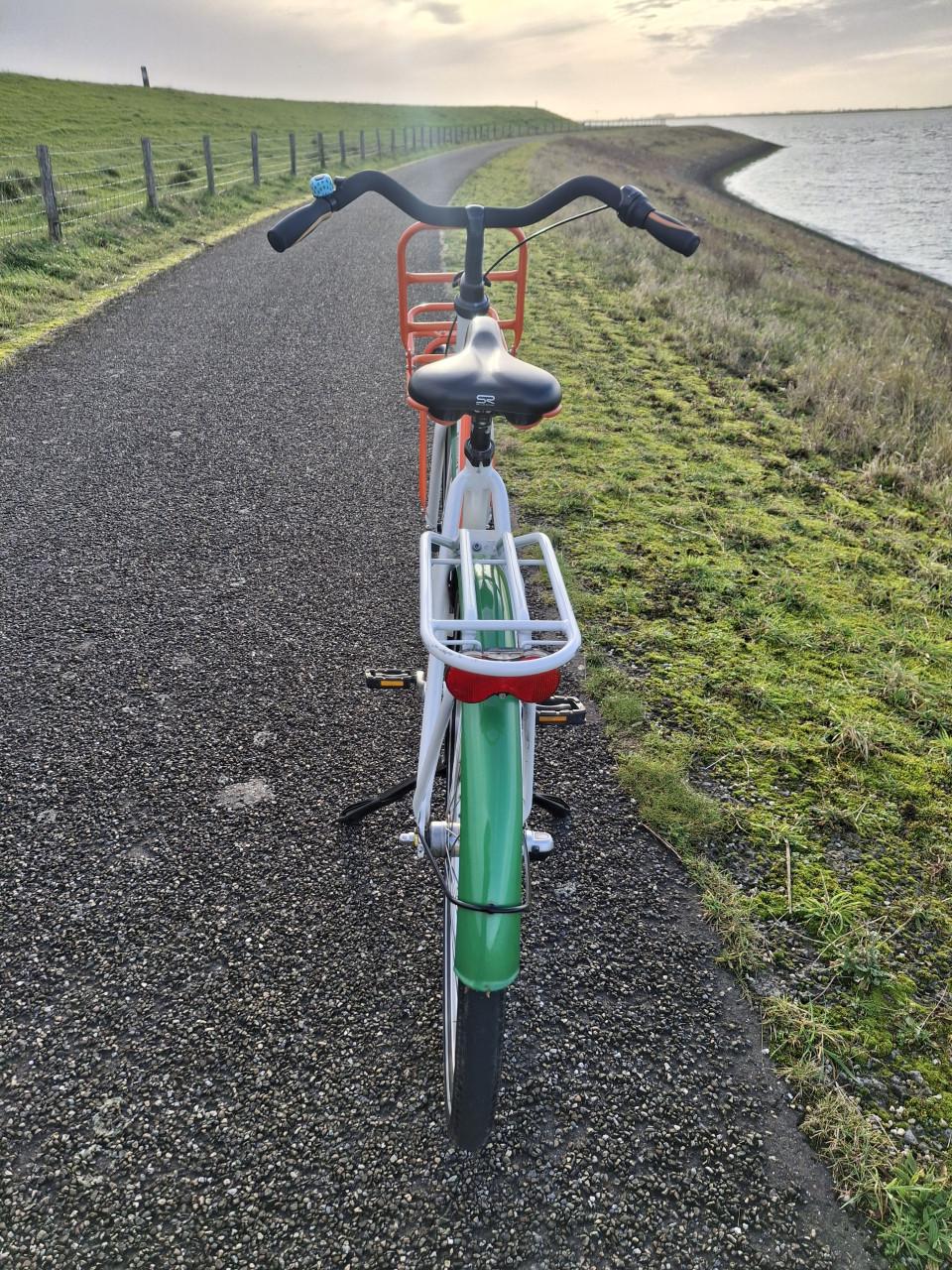 Zeer mooie winaars fiets Postcode lottery wees snel weg is weg