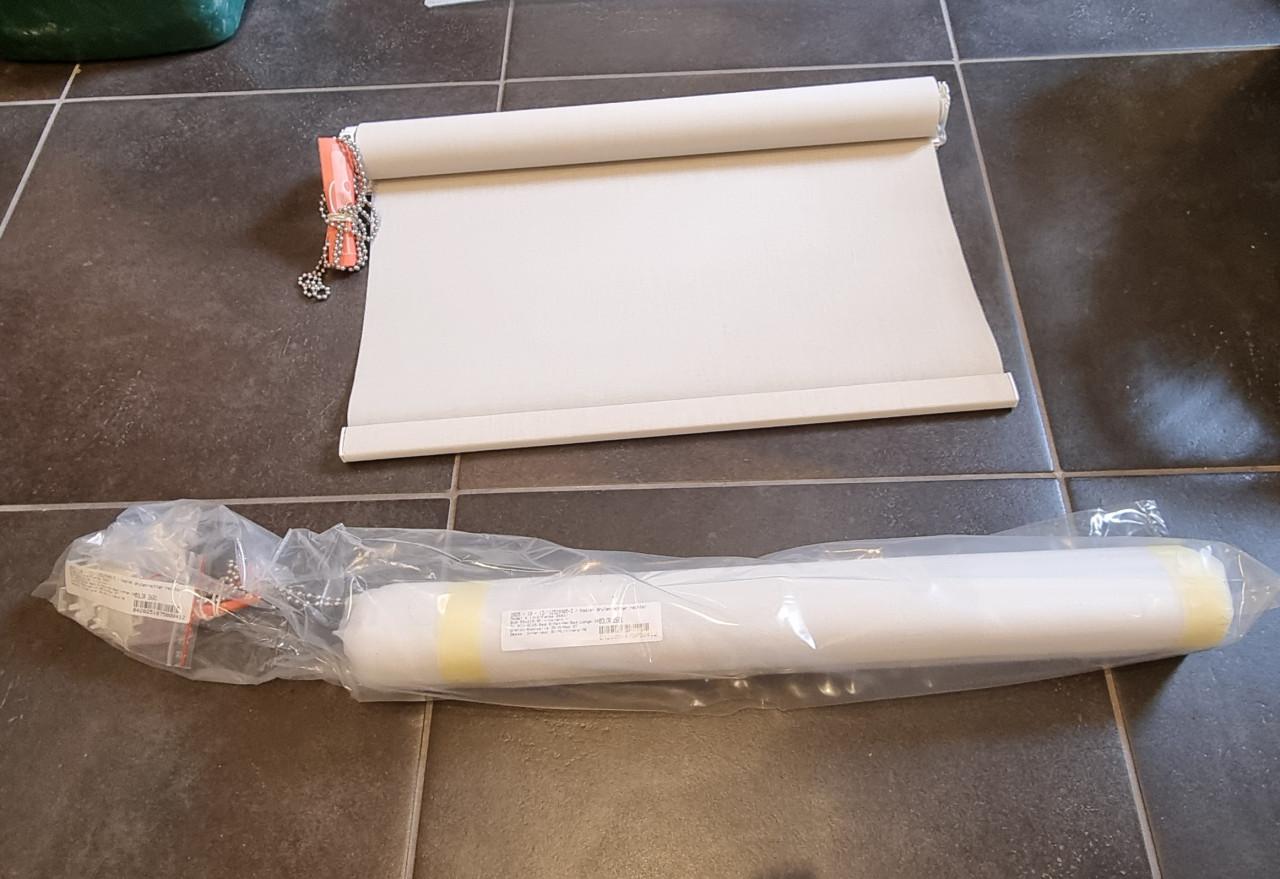 Rolgordijnen nieuw in verpakking. Hoog en smal. 2 stuks