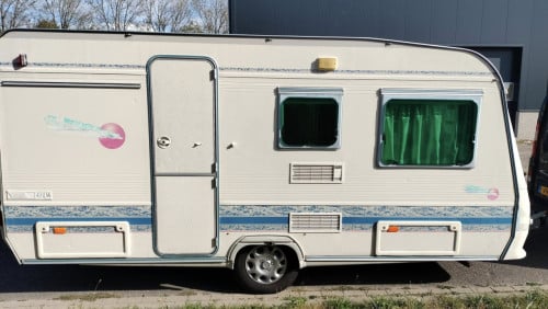 Adria Unica 431 met voortent en luifel en uitbouw