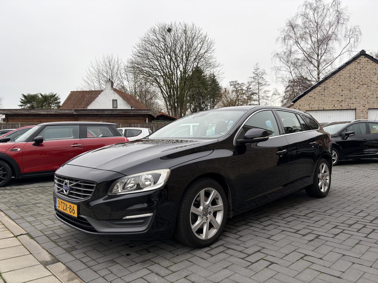 Volvo V60 1.6 T3 Momentum AUTOMAAT / PDC / CT / NAVI / AIRCO/ORG NL 2014