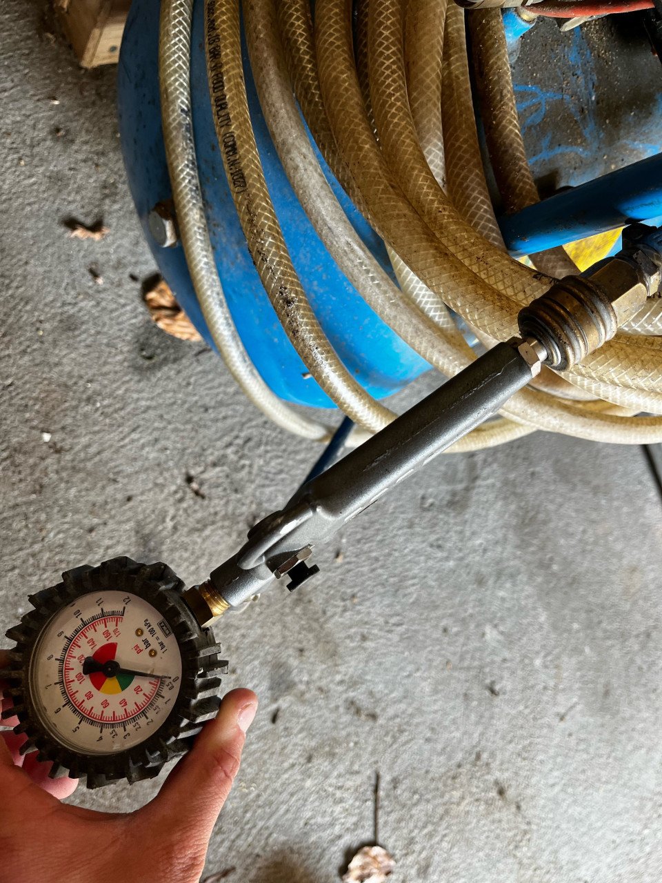 Compressor met toebehoren