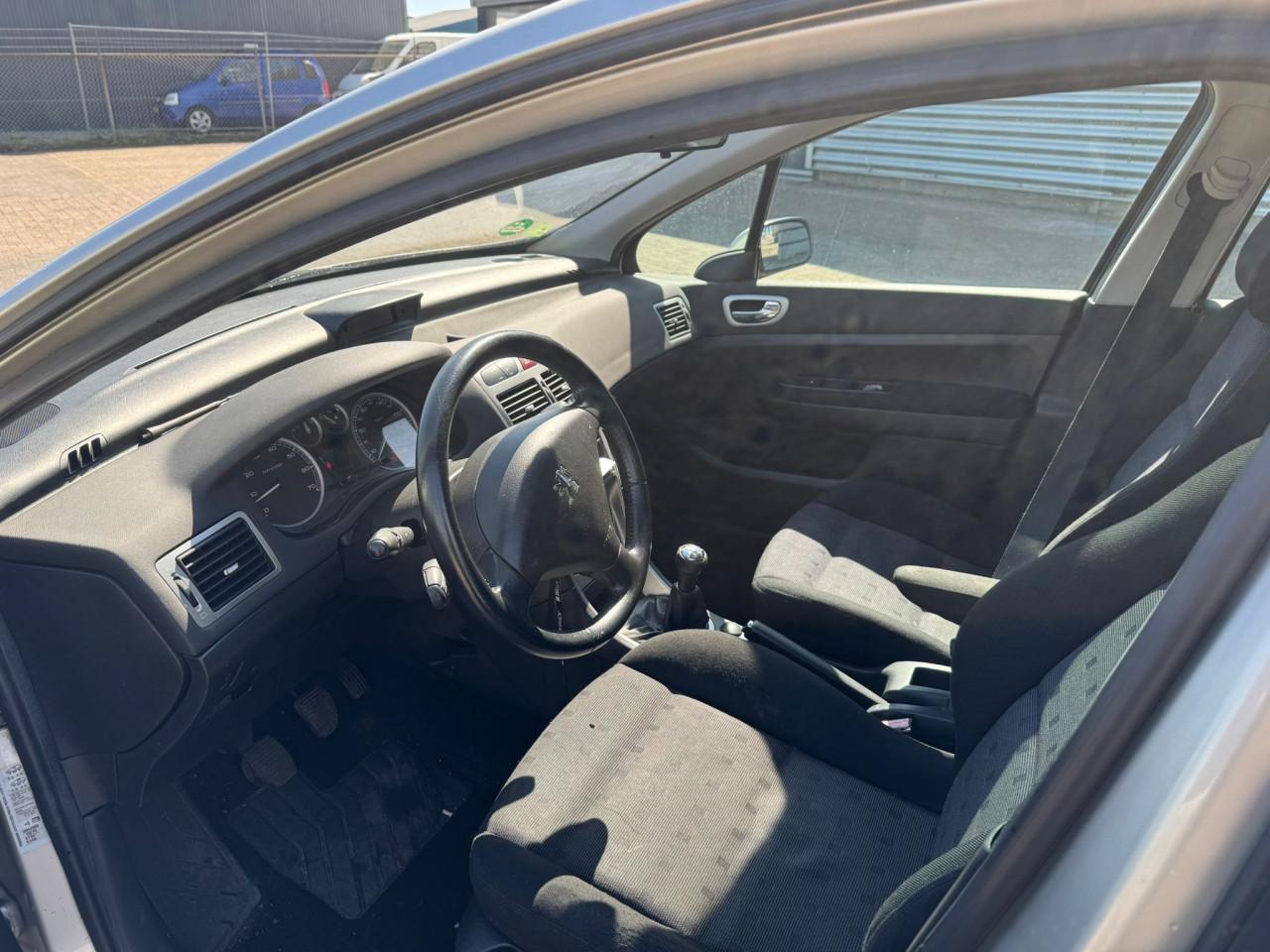 Peugeot 307 bj 2004 1100 euro