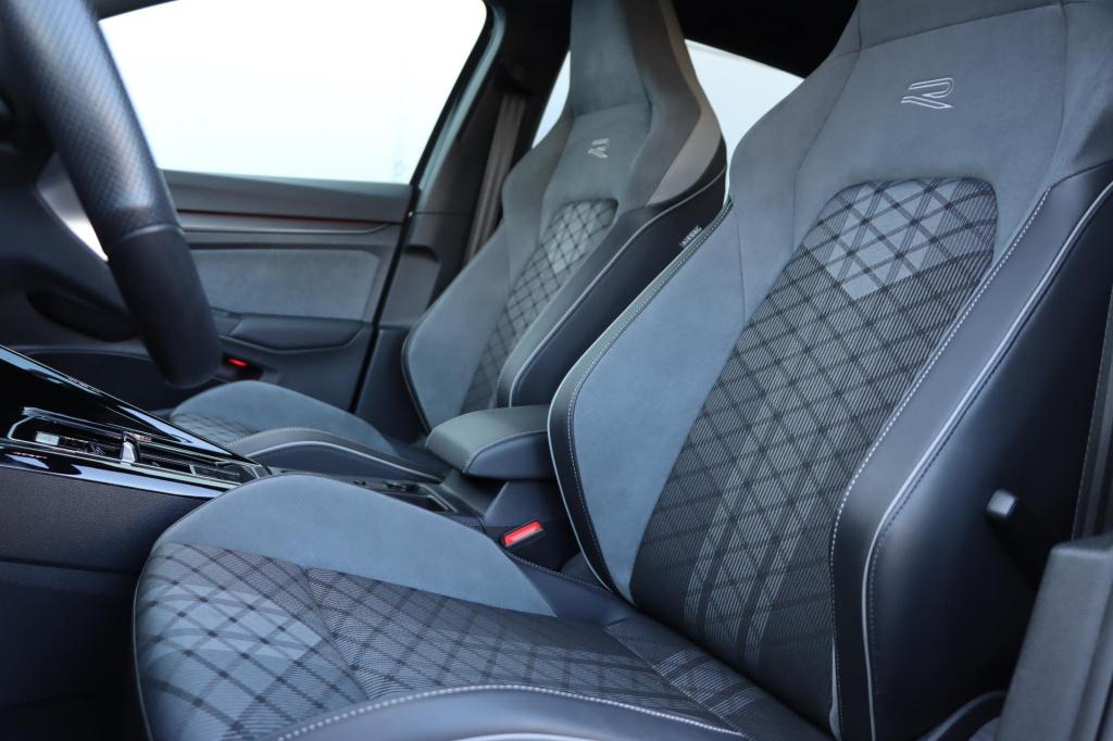 Volkswagen Golf 1.5 etsi r-line 130pk dsg7