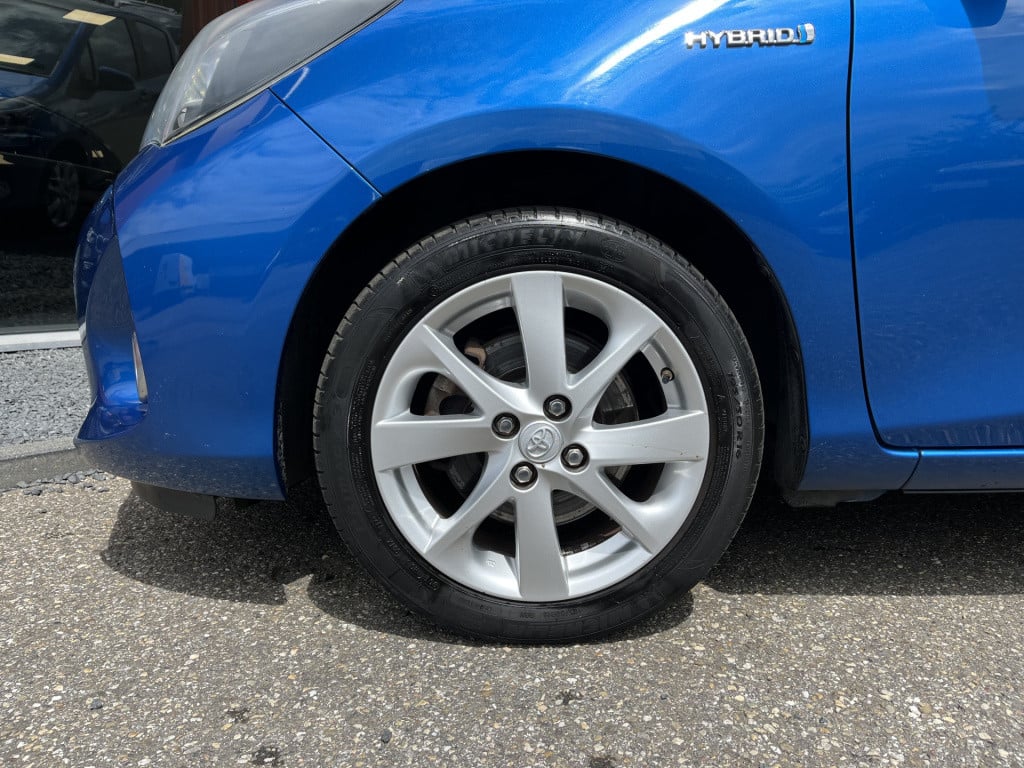 Toyota Yaris 1.5 hybrid dynamic | navi | camera |