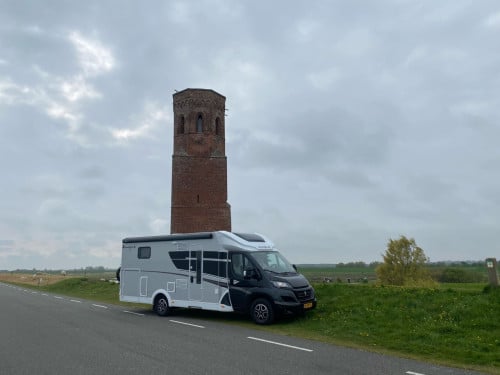 Prachtige 4 pers. camper automaat te koop /huren in oktober?