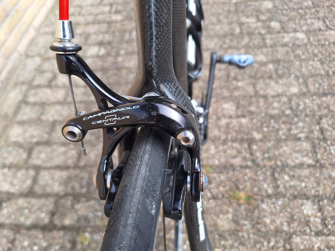 Basso Laguna carbon racefiets met gratis rollentrainer.