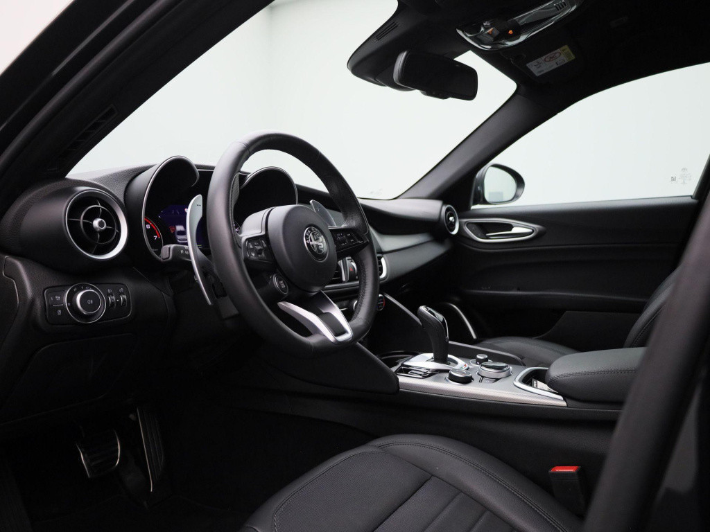 Alfa Romeo Giulia 2.0t sprint | lmv | automaat | parkeer sensoren | camera 