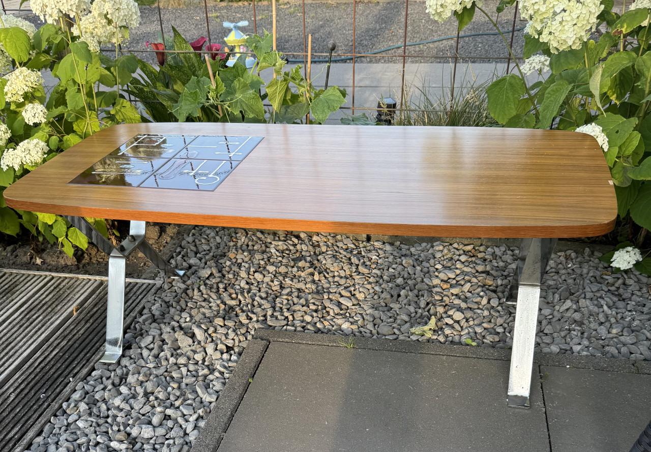 Vintage salontafel met keramiek tegel inleg en chrome onderstel