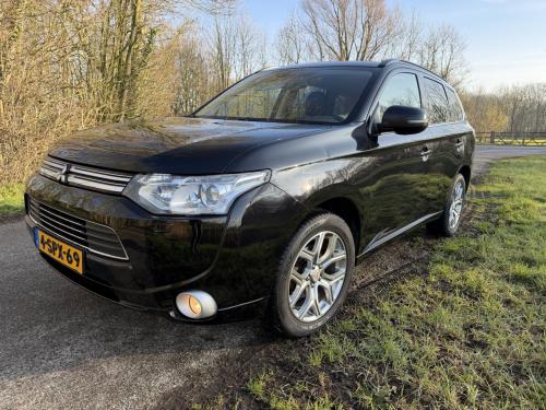 Mitsubishi Outlander 2.0 DOHC MIVEC PHEV 203 pk 4WD Plug-in hybride 2013