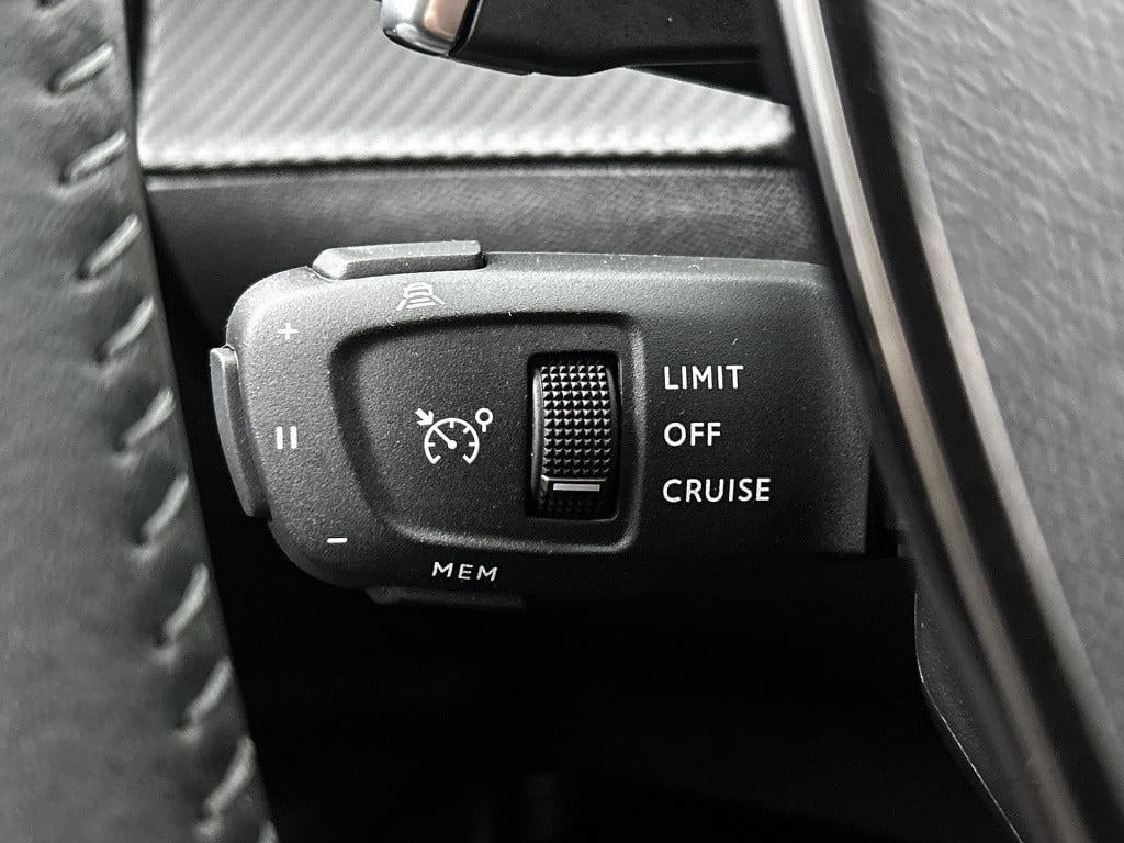 Peugeot 2008 1.2 hybrid 145 allure | rijklaar |