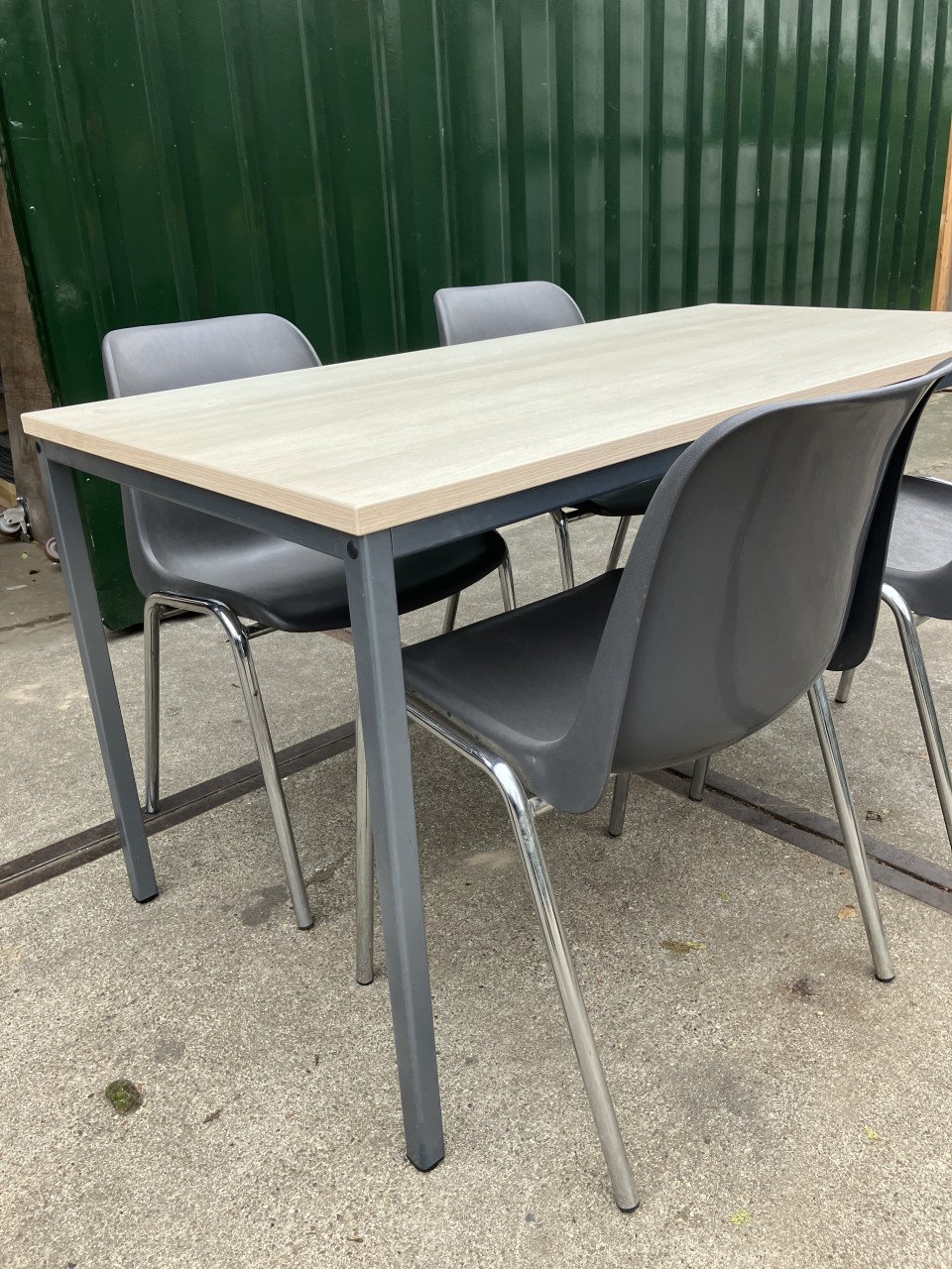Kantine tafel + 4 stoelen gebruikt