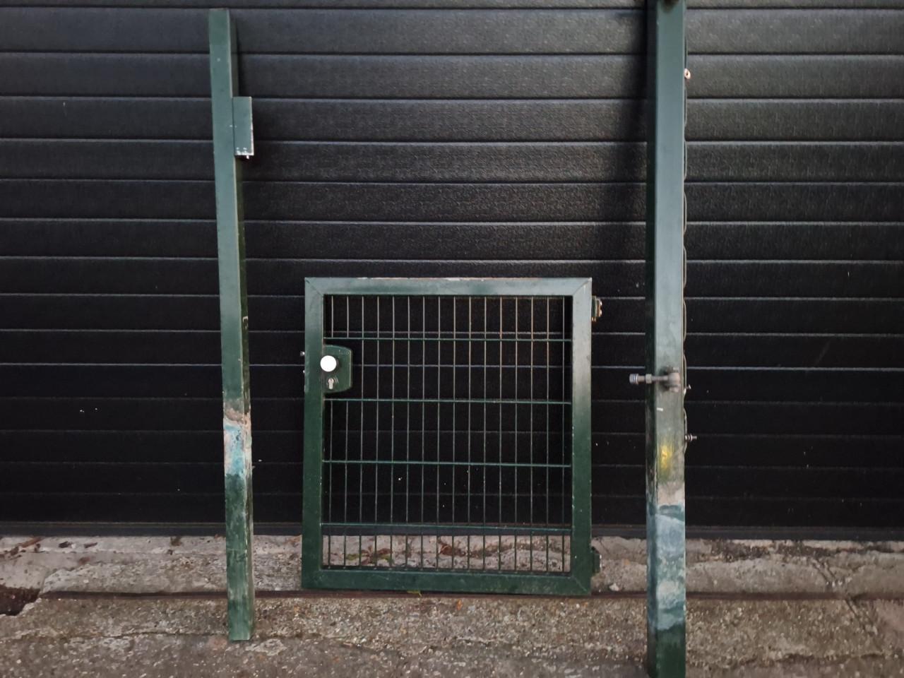Poort, draaipoort, inrijpoort, looppoort, hekwerk, hek,