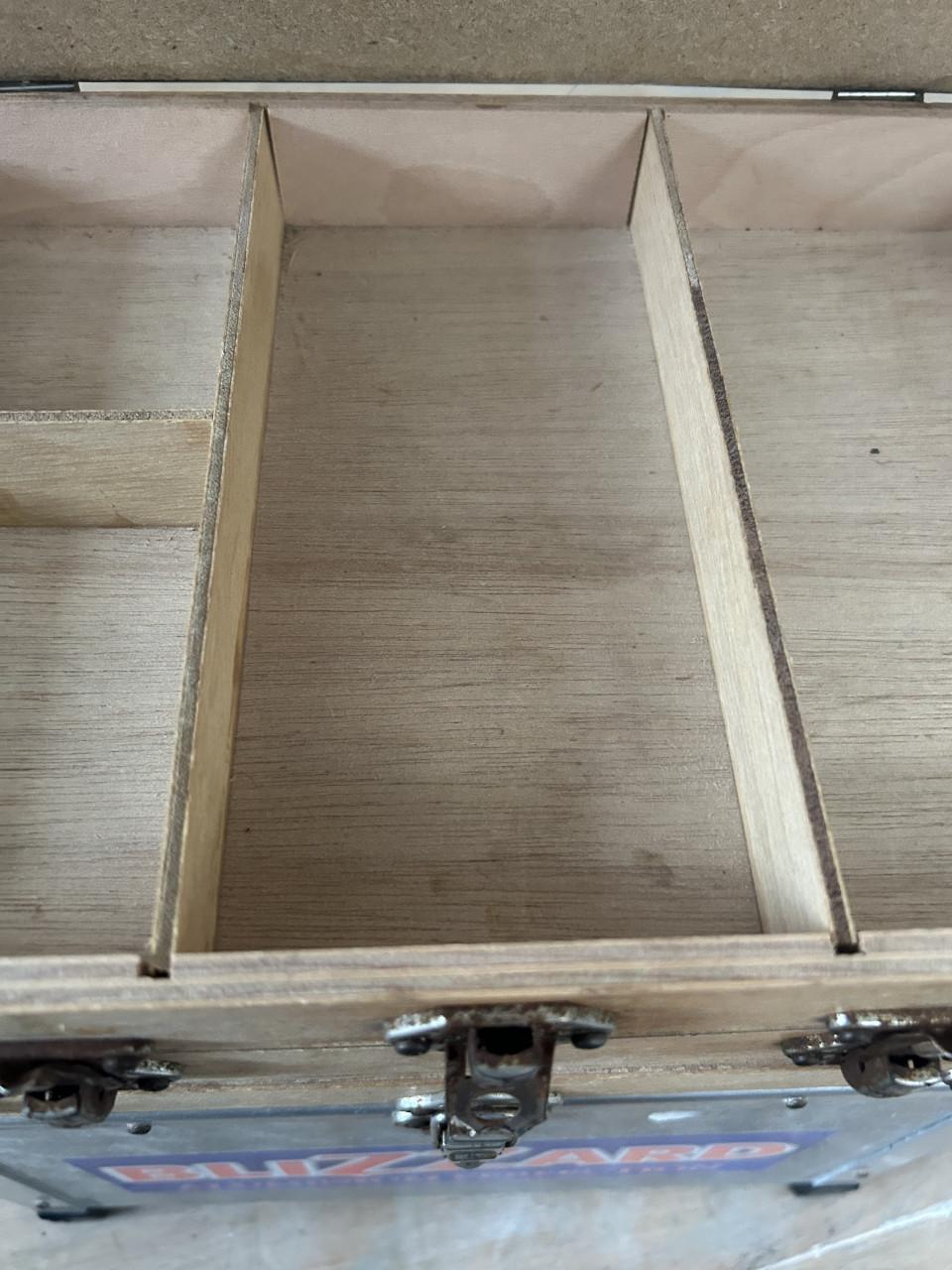 Te koop in goede en complete staat viskist