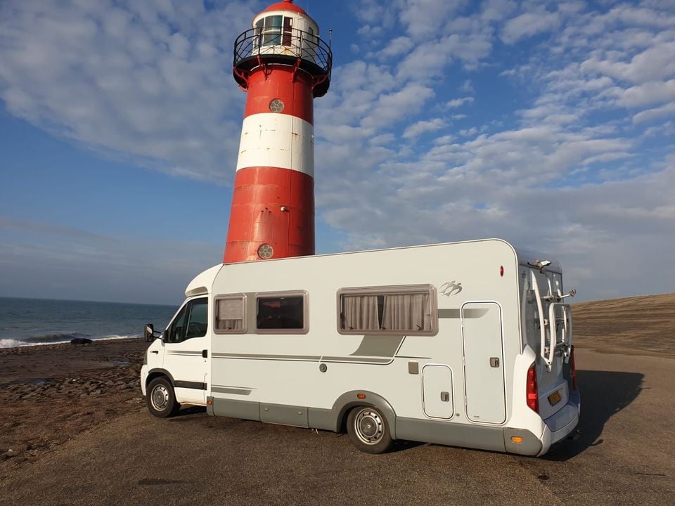 Te huur ruime knaus camper