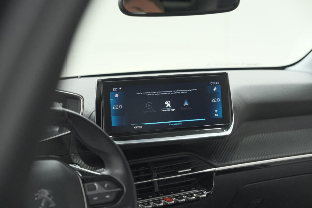 Peugeot 208 puretech 100 allure | camera | navigatie | apple carplay | park