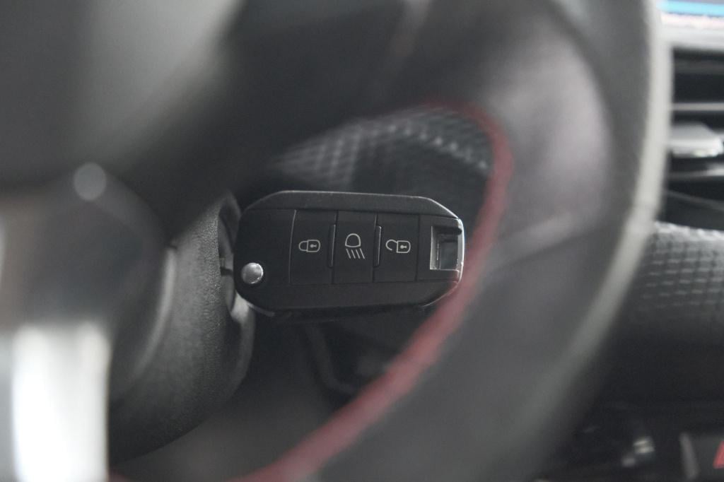 Peugeot 2008 puretech 130 gt-line | allseason banden | panoramadak | apple 