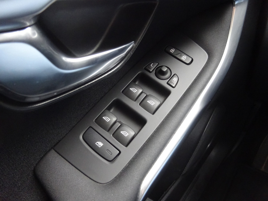 Volvo V40 cross country 2.0 d2 kinetic automaat 1e eigenaar / automaat / cl