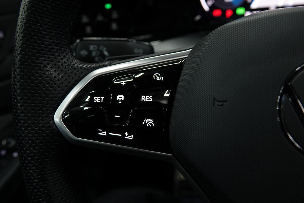 Volkswagen Golf r-line 1.5 etsi r-line | pano | iq-lights | acc | led |