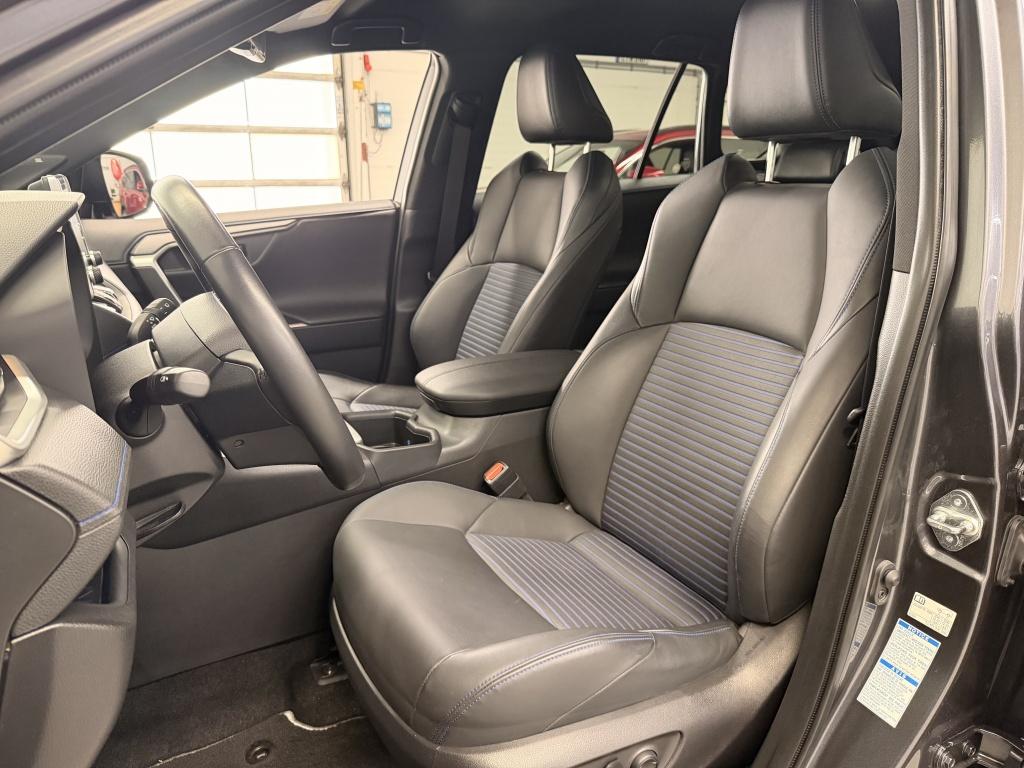 Toyota Rav4 2.5 hybrid awd bi-tone| jbl| achtr.camera| adapt.cruise