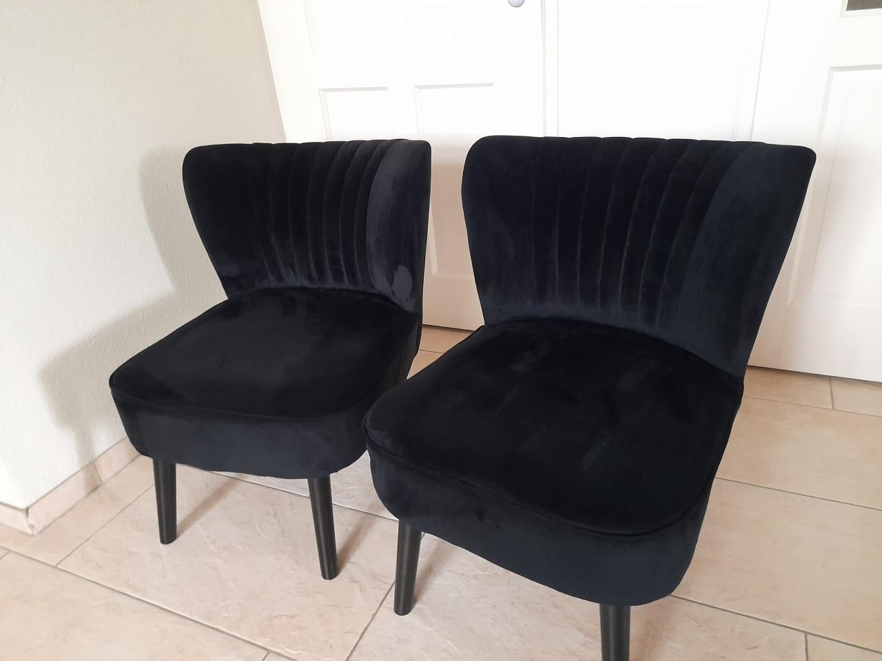 2 leuke zwarte fauteuiltjes (in goede nette staat)