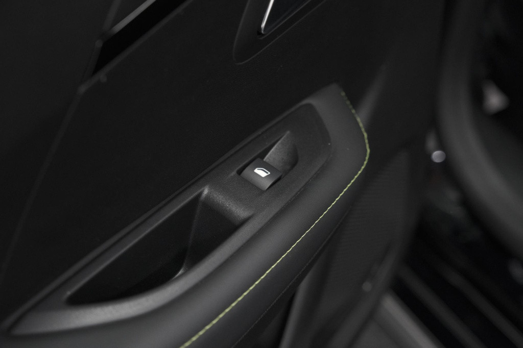 Peugeot 208 puretech 100 gt | camera | navigatie | apple carplay | parkeers