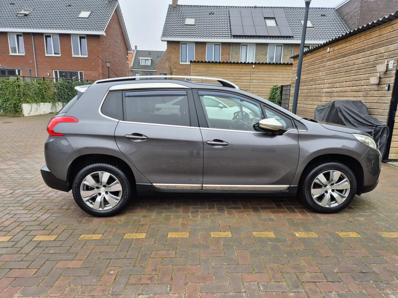 Peugeot 2008 Allure Premium 1.2 Vti