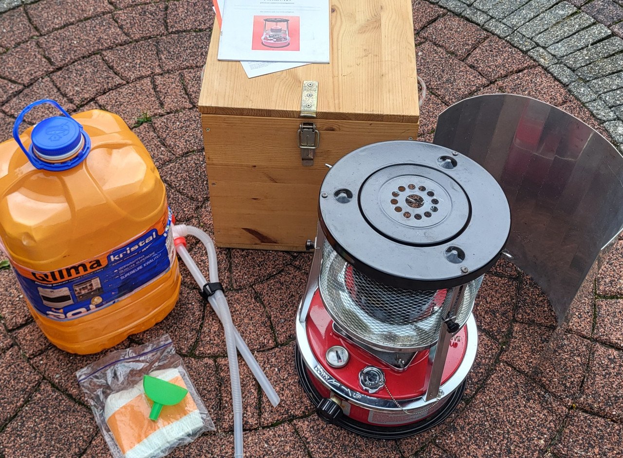 Aangepast: Foetsie kachel, kast, leveler, cobb, gasstel jerrycan, peutlamp