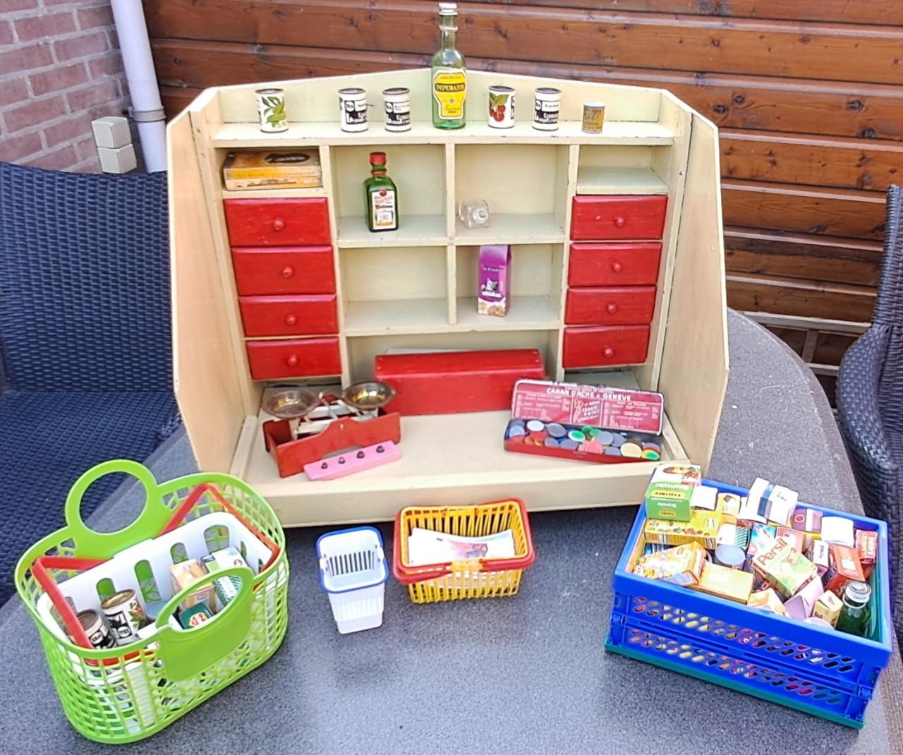 Prachtig nostalgisch houten kruidenierswinkeltje